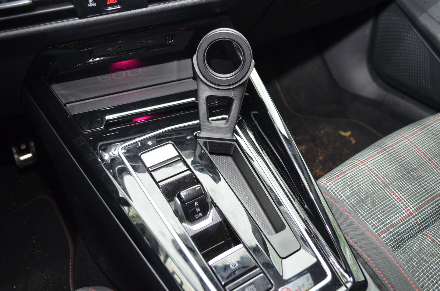 Handyhalterung für Golf 8 kompatible mit MagSafe – Magnet iPhone Auto Halter
