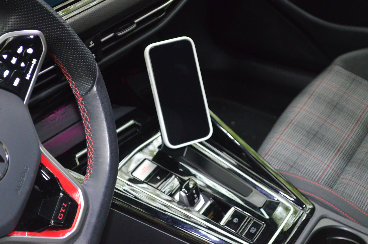 Handyhalterung für Golf 8 kompatible mit MagSafe – Magnet iPhone Auto Halter